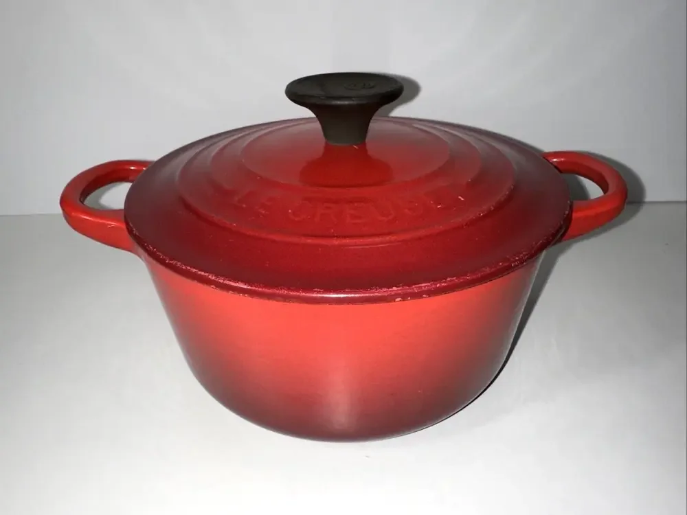 Le Creuset Cocotte Ronde 6.5 Inches 1.25 qt Cerise Red Cast Iron‎ HTF EUC